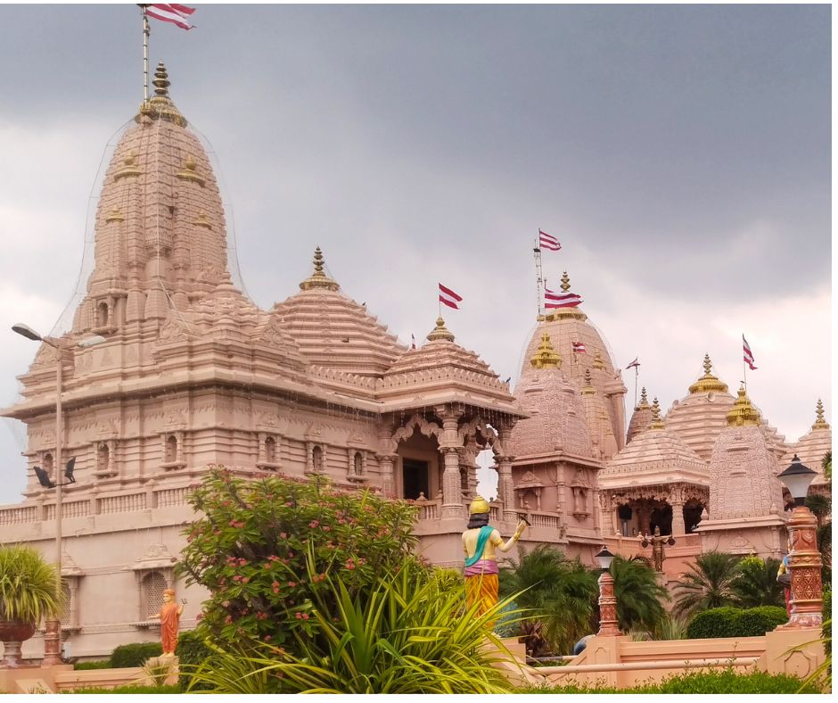 "Explore the spiritual essence of India with our Varanasi, Ayodhya and Prayagraj tour package."